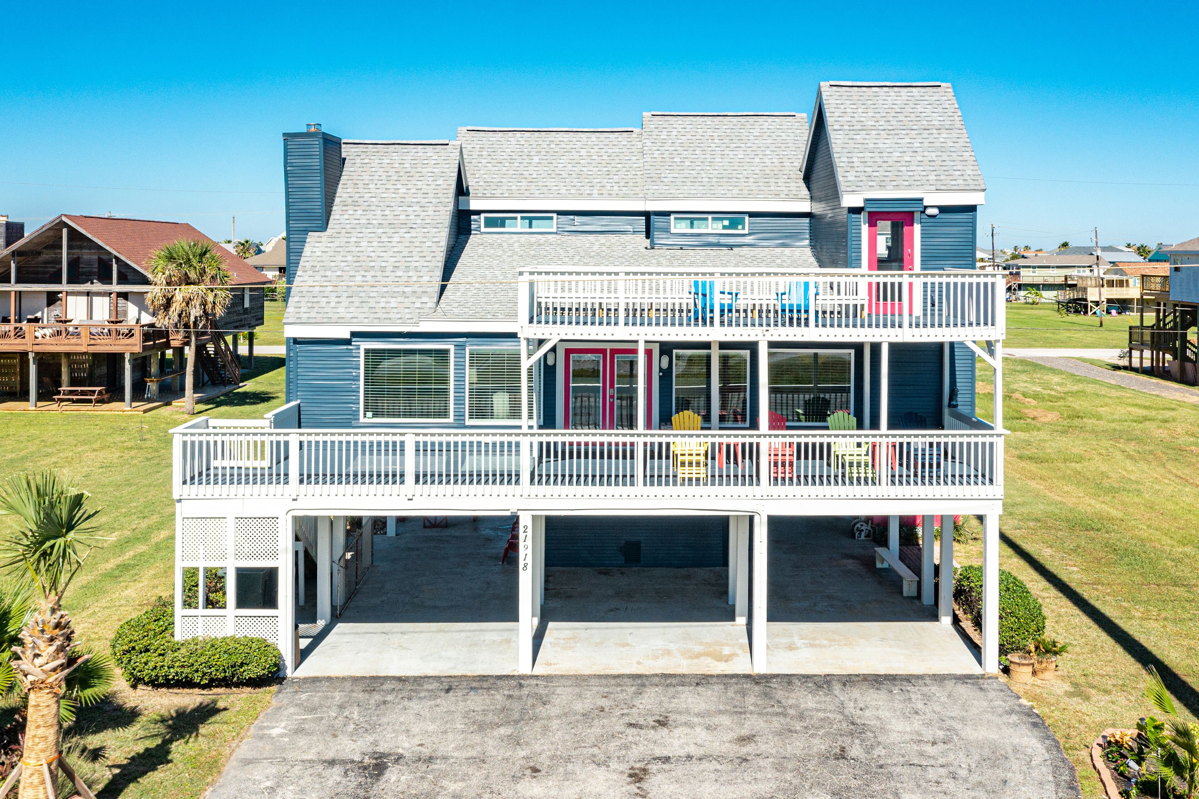 Gulf View, Pet Friendly, 2 Decks, Fenced Yard, Vintage Galveston Decor