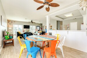 Dining - Family Friendly Beachside Home in Pirates Beach w/ Screened Upper Deck (Galveston)