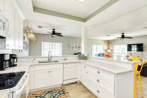 Fridge, microwave, oven, stovetop - Family Friendly Beachside Home in Pirates Beach w/ Screened Upper Deck (Galveston)