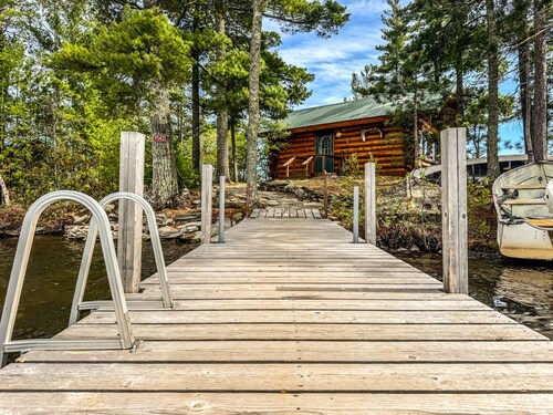 Beautiful Private Island Getaway-Boat Rental Available!