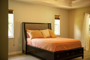 3 chambres, bureau, fer et planche à repasser, accès au Wi-Fi (inclus)