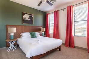 1 dormitorio, tabla de planchar con plancha, wifi y ropa de cama