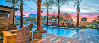 Modern 2BR CozySuites on the Town Lake waterfront! 06