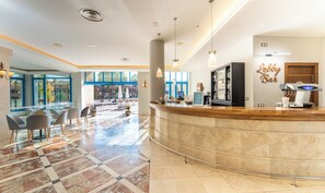 2 quầy bar/khu lounge 