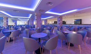 2 quầy bar/khu lounge 