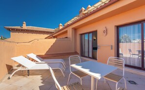 Premium bedding, down comforters, Select Comfort beds, in-room safe - Bakour Oh Nice Costa del Sol (Benahavis)