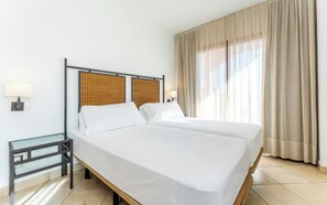 Premium bedding, down duvets, Select Comfort beds, in-room safe - Bakour Oh Nice Costa del Sol (Benahavis)