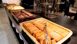 Buffet breakfast on weekends (EUR 5 per person) - Bakour Oh Nice Costa del Sol (Benahavis)