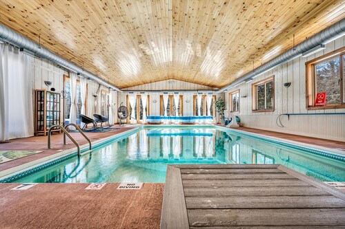 INDOOR POOL, HOT TUB, PRIVATE 86 acre Retreat and Event Space