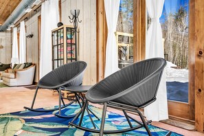 Property grounds - INDOOR POOL, HOT TUB, PRIVATE 86 acre Retreat and Event Space (Hanover)