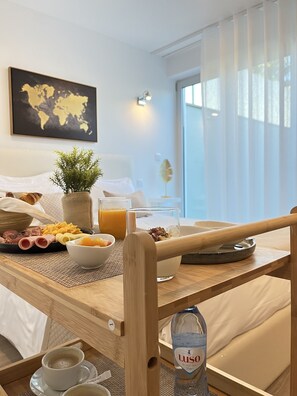 Daily continental breakfast (EUR 10 per person) - Villarit Porto (Gondomar)