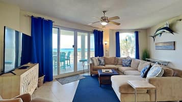 Condo (3 Bedrooms) | Front of property
