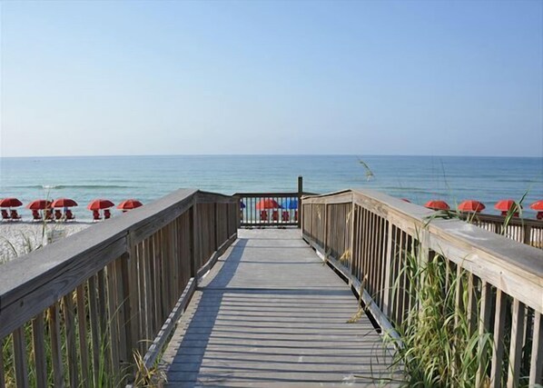 Condo (3 Bedrooms) | Property amenity