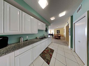 Condo (3 Bedrooms) | Property amenity