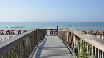 Condo (3 Bedrooms) | Property amenity