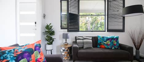 Fernseher, Kamin, Arbeitsbereiche