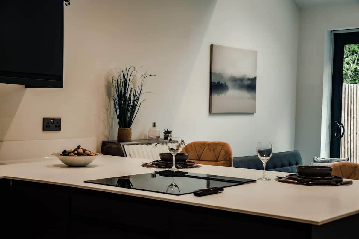 Luxury House, Accessible, Ensuite (Rare Modern TownHouse ) | Bar (on property)