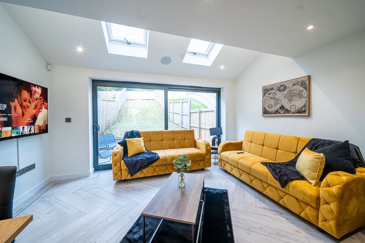 Superior House, Accessible, Private Bathroom (Private Secure Parking) | Lounge