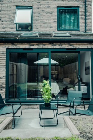 Luxury House, Accessible, Ensuite (Rare Modern TownHouse ) | Garden - Bv Luxury 3 Bedroom Townhouse At Bed Cliff Oaks (Leeds)