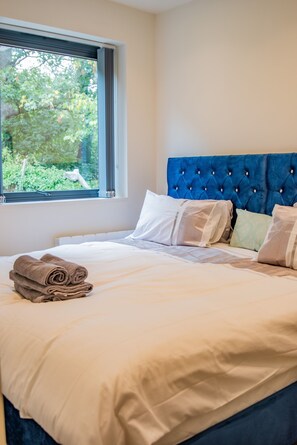 House, Ensuite, Garden View (Perfect For Contractors) | 2 bedrooms - Hayy Collection Townhouse Living at Cliff Oaks (Leeds)