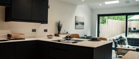 ラグジュアリー ハウス バリアフリー エンスイート (Rare Modern TownHouse ) | 共用キッチン