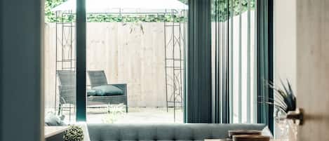 Maison Luxe, accessible aux personnes à mobilité réduite (Rare Modern TownHouse ) | Bar lounge