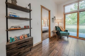 3 Schlafzimmer, Schreibtisch, Bügeleisen/Bügelbrett, Reisekinderbett