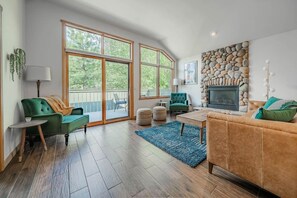 Fernseher, Kamin, Videospiele, Bücher