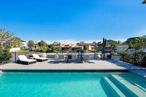Pool - Capri Waterfront Oasis Pool, 4bd steps to Surfers (Gold Coast)