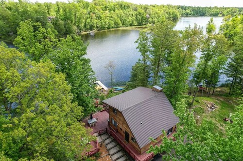 Waterfront Cabin on Long Lake w/ Dock & Kayaks!