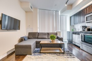 Smart TV - *Stunning DT Waterfront Suite- Welcome Long Stay (Toronto)