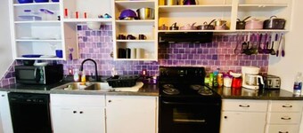 QUICK 1 mile to Ft Sill - clean, sleeps 5, washer/dryer, & PETS welcome!