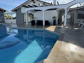 Piscine extérieure, piscine chauffée