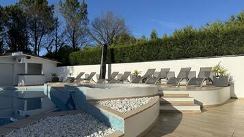 Piscine extérieure, piscine chauffée