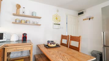 Casa de campo | Cozinha privada | Geladeira, chaleira elétrica, torradeira