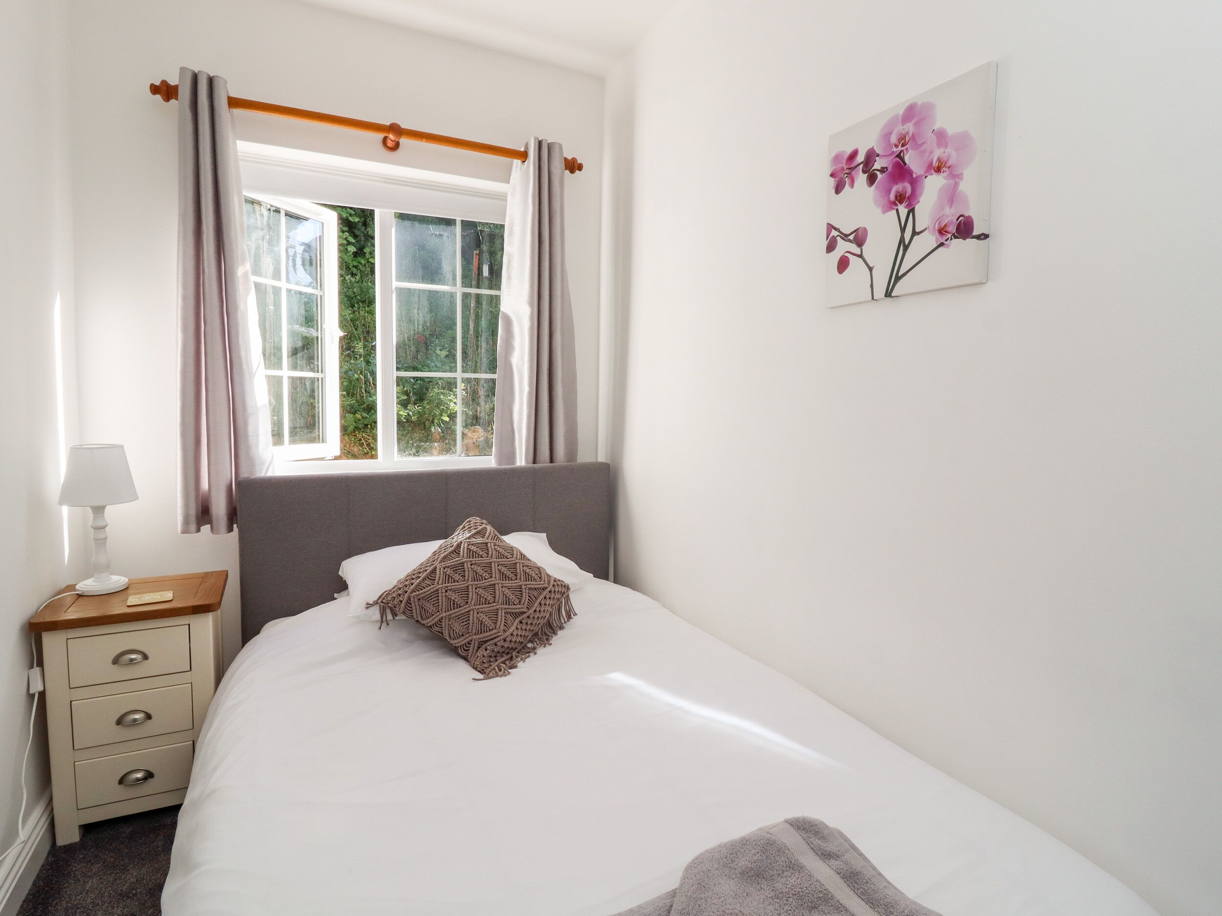 Cottage | 2 bedrooms, individually decorated, individually furnished, free WiFi