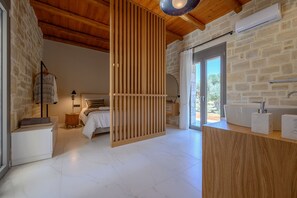 2 室のベッドルーム、アイロン / アイロン台、WiFi (無料)、ベッドシーツ