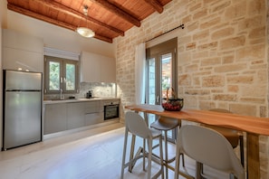 Fridge, microwave, oven, coffee/tea maker