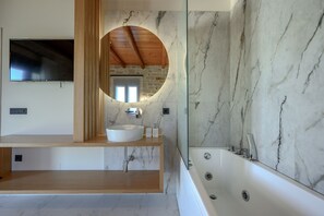 Shower, hair dryer, towels, shampoo