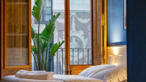 Egyptian cotton sheets, premium bedding, down duvets, memory-foam beds - Sol y K (Barcelona)
