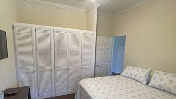 1 dormitorio, tabla de planchar con plancha, wifi gratis y ropa de cama