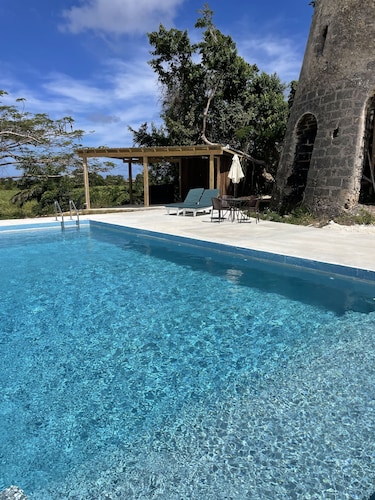 One bed apartment with expansive ocean view 