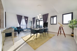 Apartment, 3 Bedrooms | Living room