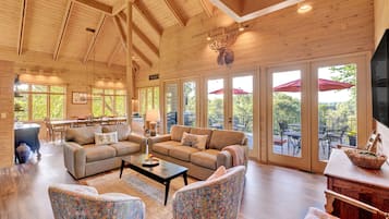 TV connectée, cheminée, baby-foot, table de tennis de table