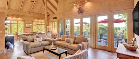 智能電視、壁爐、足球機、乒乓球設施