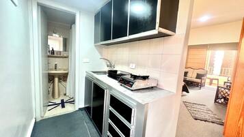 Fridge, stovetop, electric kettle, cookware/dishes/utensils