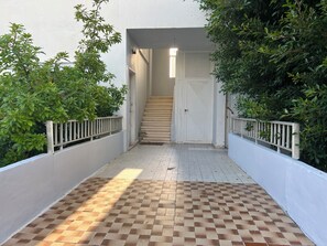 Exterior detail - Chalet studio Sea/Ocean & Mountain View peaceful 150m from the Mediterranean Sea (Tabarja)