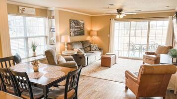 Smart TV, fireplace, Netflix, table tennis