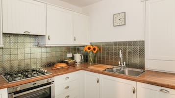 Refrigerador, lavavajillas, tetera/pava eléctrica, tostadora