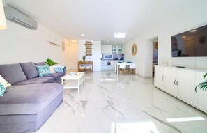 2 bedrooms, WiFi - Apartment SEA LA VIE With Swimming Pool (Krk)